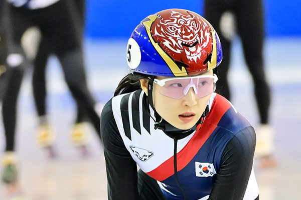 '金金金金' 최민정, 韓 동계올림픽 새 역사!…최다 금메달 타이→너무 꿈만 같고 기뻐