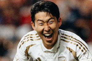 손흥민 쓴 소리 터졌다! 메시? 축구는 개인전 아냐…'맞대결 1무1패' SON, 3번째 맞대결 앞두고 '팀 승리' 강조