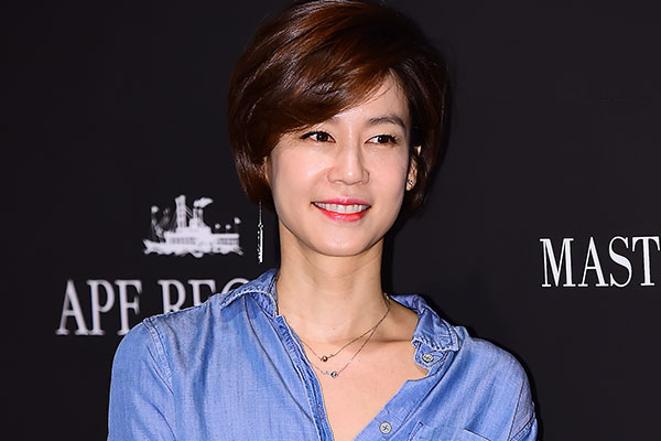 김지호, '공공도서 훼손' 상습이었나…3년 전 사진까지 소환 매너 문제