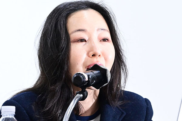 민희진 '5분 회견', 결국 고성 터졌다…'256억' 파격 제안, 왜 역풍 맞았나