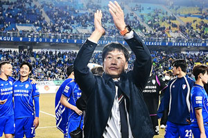 '이정효 매직' 개막전부터 쾅쾅! 4명 교체 투입→1분 만에 역전골…수원삼성 2-1 뒤집기승+K리그2 최다 관중 신기록