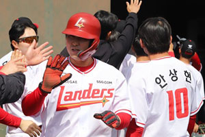 SSG 14안타 폭발→日팀 꺾은 롯데 10-5 이겼다!…'박세웅 2피홈런 7실점 흔들' 롯데 선발 로테이션 고민 '현재진행형'