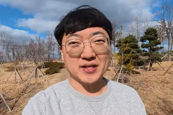 청와대 안 간 김선태, 벌써 64만 구독자 돌파…충주시 나의 선태야 아련