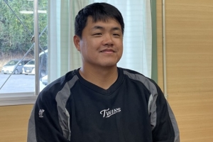 '2G 연속 무실점' 장현식, KIA 선수단에 자신 있게 말했다…올해 우승 한 번 더 하겠는데?'