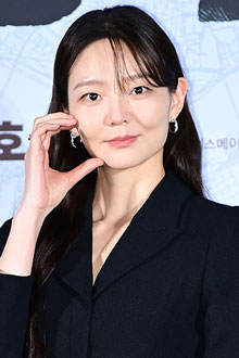 '대체불가 존재감' 이솜, 우아한 블랙 스완