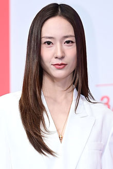 '대표 냉미녀' 정수정, 시크에 섹시 더한 하의실종 패션