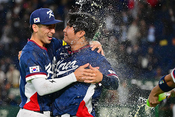 이정후, 병살타 맞는데 수비 실수→초구가 희생타! 한국이 2R 간다…美 중계진도 감탄한 9회 드라마