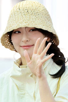 '봄을 입었어' 레드벨벳 슬기, 화사한 공항패션 선보이며 출국!