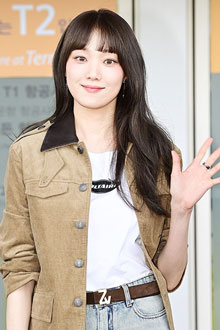 '175㎝' 이성경, 하이웨스트 데님으로 뽐낸 넘사벽 다리 길이