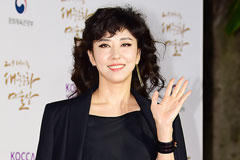 '검찰 송치' 김완선, 첫 개인전 앞두고 밝힌 속내…"마비된 느낌"