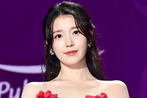 [단독] 아이유, 변우석 ♥로맨스 이어 '겹경사'…9월 고양종합운동장 입성