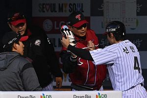 '패패패' LG 드디어 이겼다…신민재·문성주 4출루 활약→KIA 7-2 제압하고 시즌 첫 승