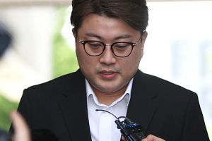 김호중, '음주 뺑소니 실형' 활동 중단→옥중에서 돈방석? 지분가치 50억 추산