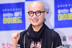 홍석천, 의식 잃은 여성 구했다…방콕 축제 사고 '구조 영상' 확산