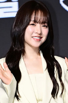 '뽀블리의 변신은 무죄' 박보영, 수트핏으로 완성한 차도녀 룩