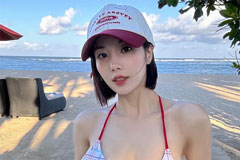 '워터밤 여신' 권은비, 아찔한 모노키니…아슬아슬한 파격룩에 '깜짝'