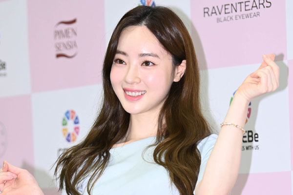 양정원, 재력가 남편 수사 무마 의혹에 사기 혐의…7시간 조사 후 '묵묵부답' 귀가
