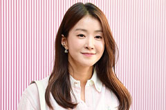'이혼 후 출산' 이시영, 둘째 딸 공개…엄마 비주얼 판박이