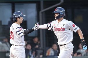 '쌍성빈' 5안타 합작→비슬리 끝내 6이닝 버텼다!...10-5 승리→시즌 6번째 사직에서 웃었다