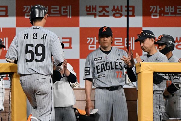 한화 10-1 대승, 3연속 위닝 해냈다! '야구로 보답' 허인서-정우주 맹활약…키움 완파