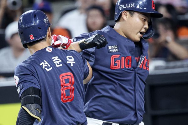'한동희 3G 연속 홈런' 롯데, 대반전 역전 드라마!…한화 6-4 무너뜨리고 연패 탈출