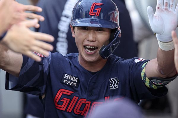 '장타 펑펑' 롯데 대반전 시작됐다!…한화 마운드 폭격하고 2연승+위닝→나균안 시즌 2승