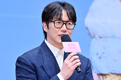 성시경, '17살 차이' 일본 여배우와 열애설 후…"너무 예쁘고 사랑스러운 사람"