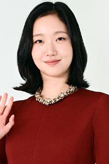 김고은, 고혹적인 버건디 여신