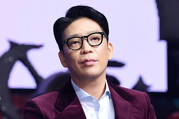 MC몽, 차가원과 불륜설·조작 카톡 언급…라방서 가처분 결정문 공개