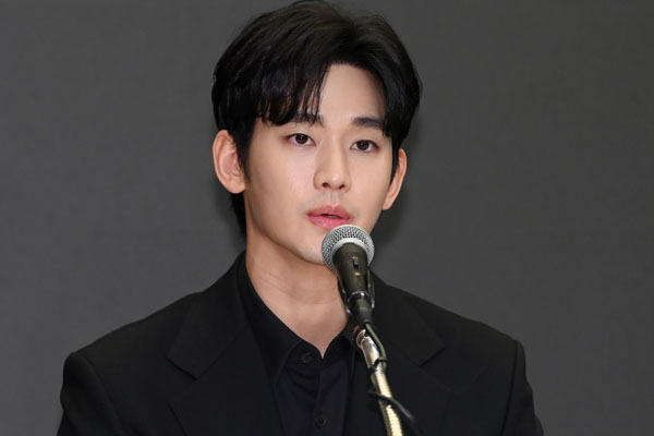 김수현, 1년 만 활동 재개…내달 필리핀 광고 촬영