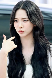 카리나, 공항에서 '찡그린 얼굴 왜?'...알고보니 알러지 때문에