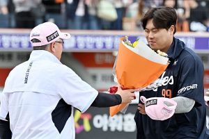 '다승 1위' 류현진이 올스타 팬 투표 후보에 없다?…감독 추천 선수로라도 꼭 낼 생각입니다