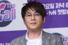 '60세 미혼' 신승훈, 사적 자리서 포착…주름 하나 없는 동안
