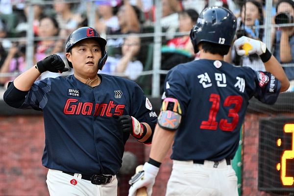 롯데, 4번 타자 '2185일' 만에 멀티포 대폭발!…KT 4-0 완파