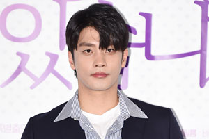 '비매너 논란' 성훈, 활동 뜸하더니 틱톡서 먹방...냉담한 반응도