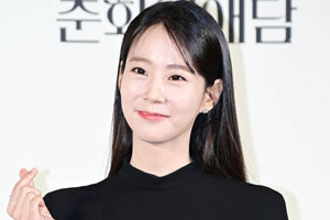 [공식] 손 벌벌 떤 한승연, 건강이상설 확산…알고 보니 목 디스크