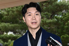박수홍 가족 '비행기 하차 번복' 소동…변호사 "특혜는 아니지만"