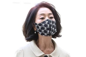 '2억대 대여금 소송 중' 김부선, 유튜브 중단 선언…심신 많이 지쳐