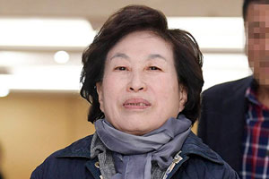 87세 전원주, '출연료 논란' 후 유흥업소서 포착…남성과 손잡고 밀착 댄스
