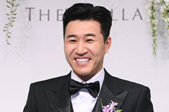 코요태 첫 '아빠' 탄생…김종민 "♥'11세 연하 아내, 임신 17주차" 깜짝 발표