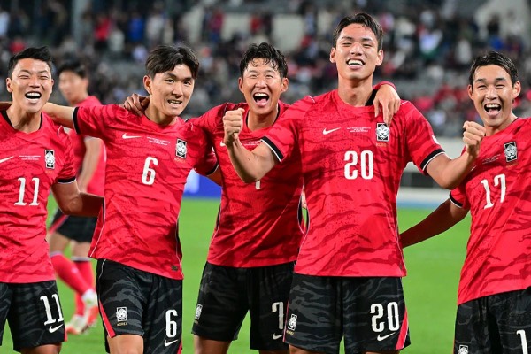 손흥민 한국축구 새 역사+오세훈 2년 만의 A매치 골…한국, 우즈베크 2-0 제압