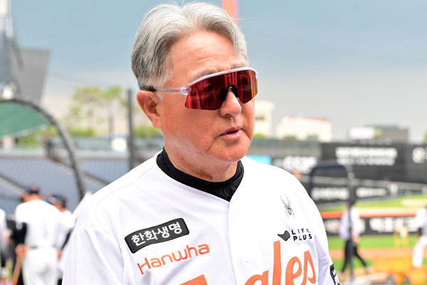 '김경문-손혁 동반 퇴진' 한화 대격변 공식 발표…19년 만의 KS 진출→1년 만에 9위 추락, 감독·단장 한꺼번에 OUT