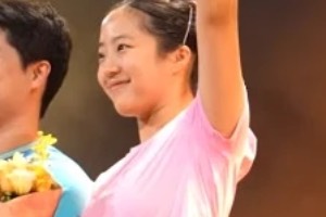 신유빈 허당미에 중국도 반했다…귀엽네 반응 쏟아져→3-10 뒤집고 우승했는데 트로피 두고 갈 뻔