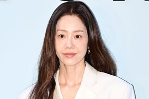 '뼈말라 우려' 고현정, 헐렁한 슈트에 움푹 패인 얼굴…또 살 빠졌나