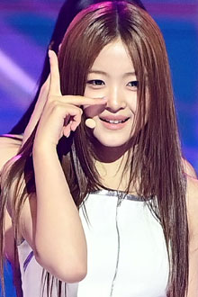 '이수만의 리틀 보아' 아이찡, 부모 임금 체불 폭로 속에도 잃지 않는 미소