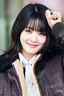 '가을엔 가죽 아우터지' 아이들 민니, 패셔너블한 봄버 자켓 스타일링