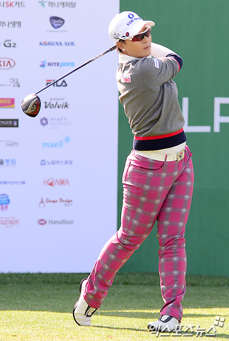 박세리가 2013 LPGA 하나-외환 챔피언십에서 티샷을 하는 모습 ⓒ 엑스포츠뉴스DB