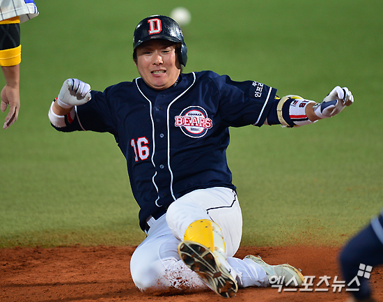 두산 내야수 이원석이 경기 도중 교체됐다. 사진 ⓒ 엑스포츠뉴스DB