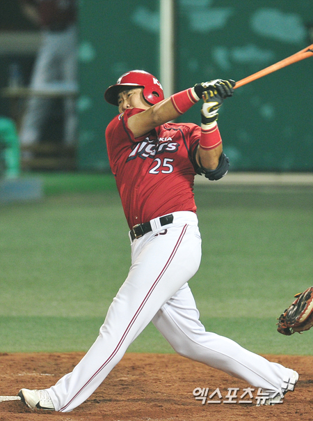 '호랑이 군단'의 주장 이범호가 700타점을 달성했다. 사진 ⓒ 엑스포츠뉴스DB