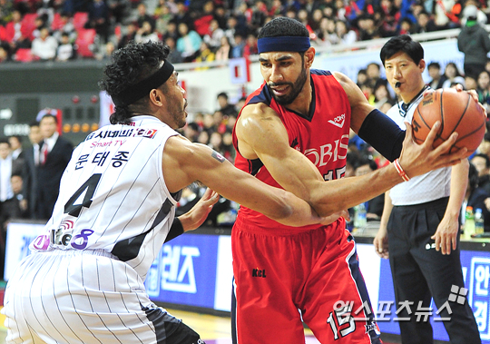 모비스 문태영이 챔피언결정전 5차전 LG와의 경기에서 24득점을 올렸다. 모비스는 1점 차 승리를 거뒀다. 앞으로 1승만 보태면 2년 연속 챔피언에 오른다. ⓒ 엑스포츠뉴스 DB